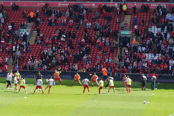 徐根宝：海港辉煌源于球迷支持，盼球迷未来不论胜负都爱它（徐根宝：海港荣耀因球迷而来，愿未来不论胜败球迷都不改热爱）