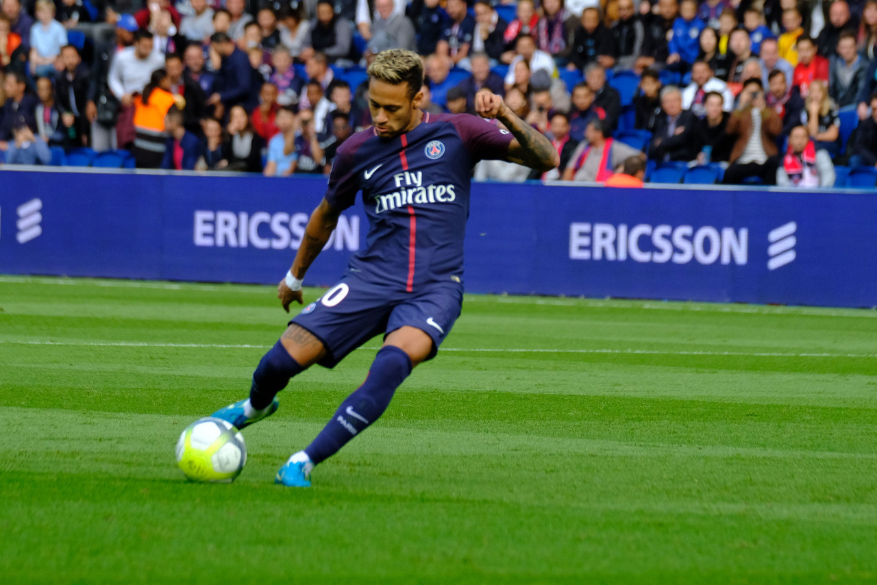 姆巴佩：于帕在本赛季属于世界最佳后卫，受到关注是很正常的