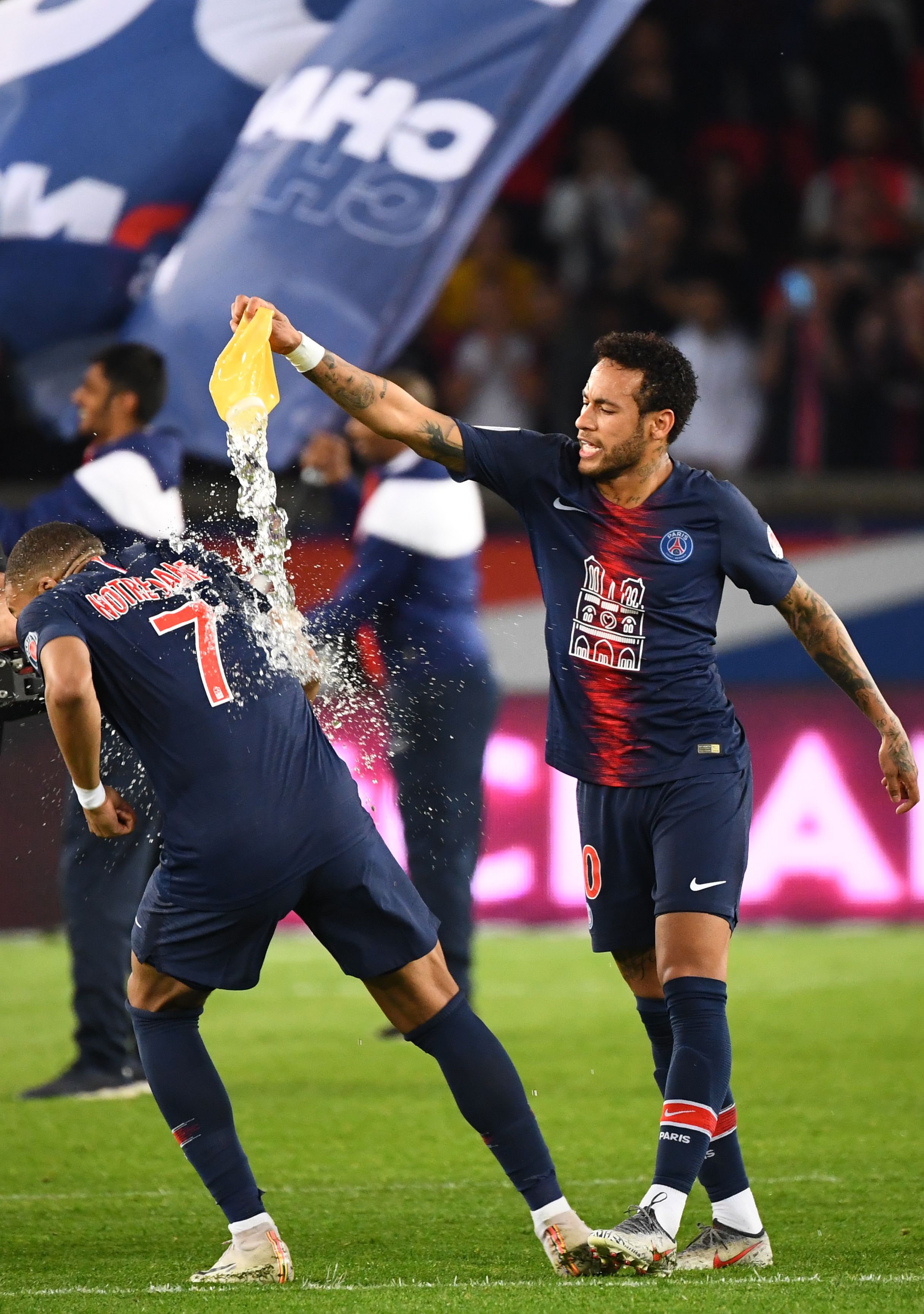 陈梦和黄子韬切磋乒乓球 黄子韬精准狙击陈梦笑点