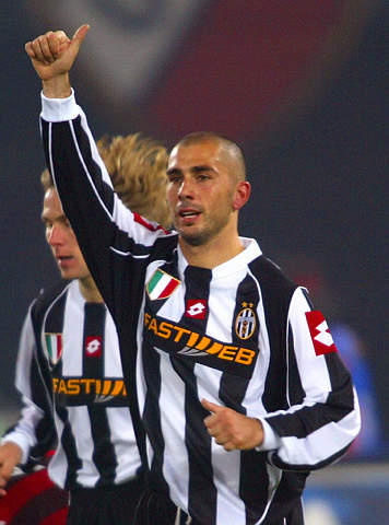 皇马曼联拜仁等豪门争夺里尔18岁中场布阿迪，转会费6000万欧