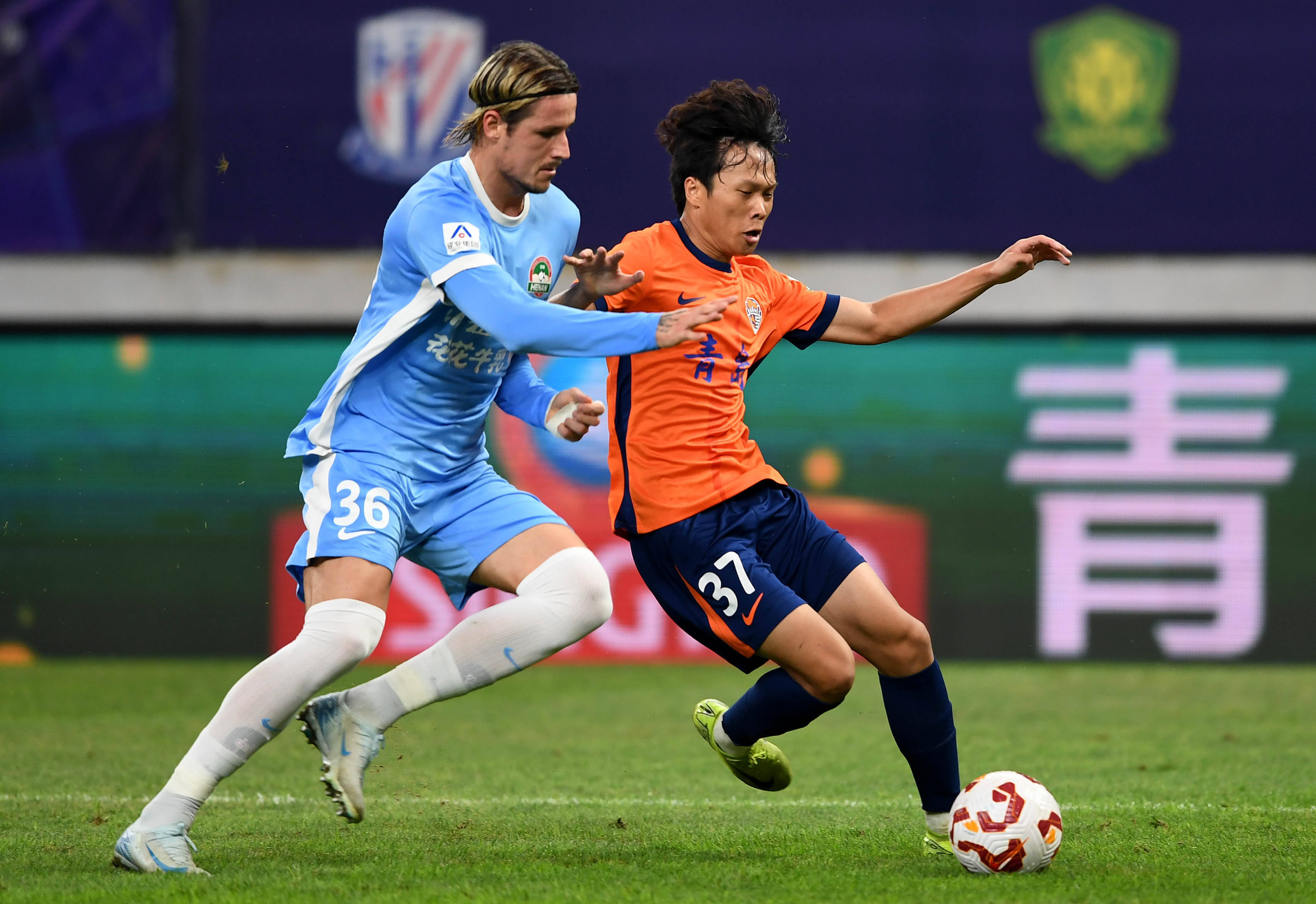 世体：巴萨冬窗将引进中卫，奥塔门迪、德弗里和塞内西是候选（世体：巴萨冬窗瞄准中卫补强，奥塔门迪、德弗里、塞内西在列）