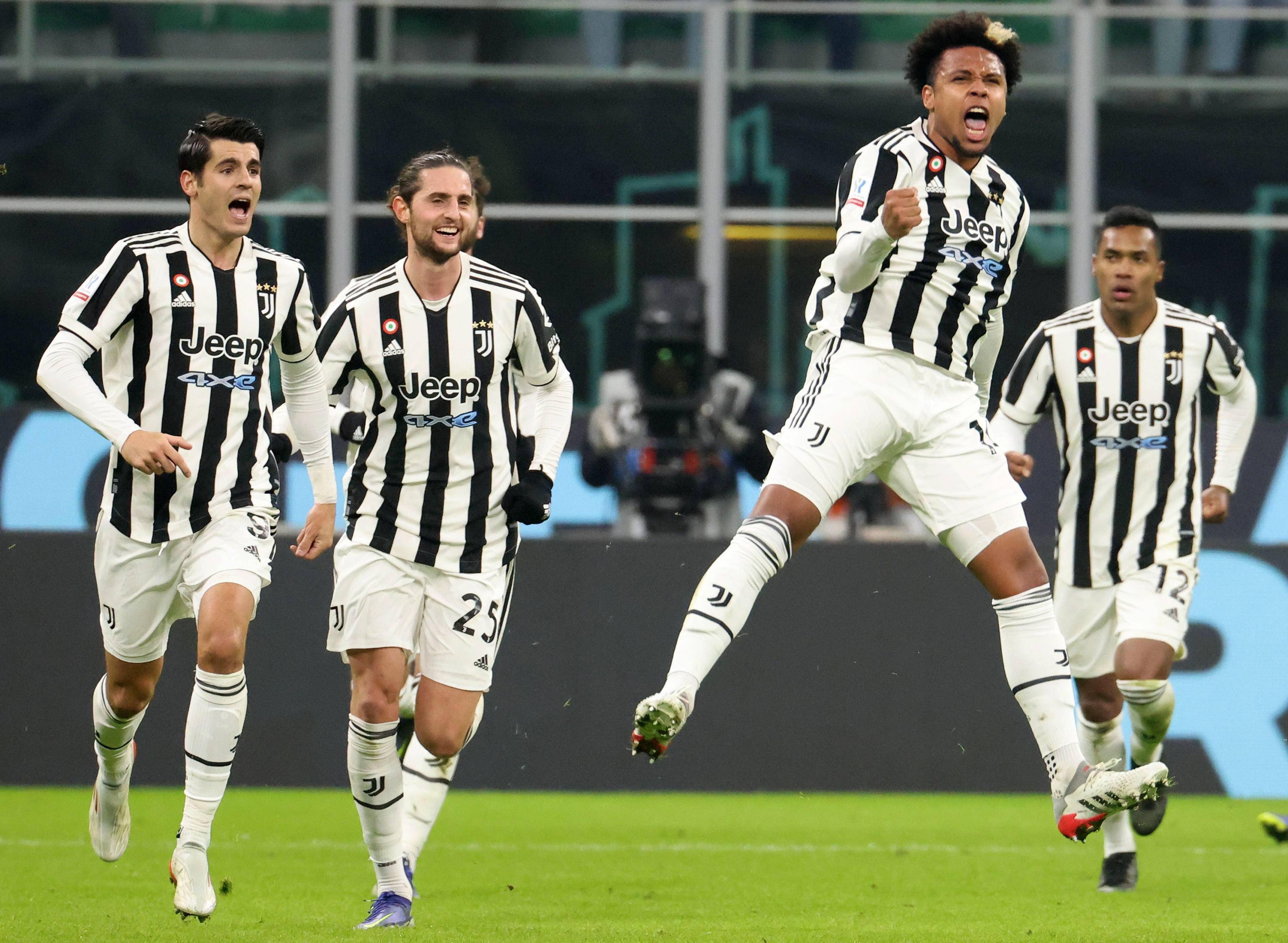 足球战术的新趋势：全能化（足球战术新风向：多面手化）