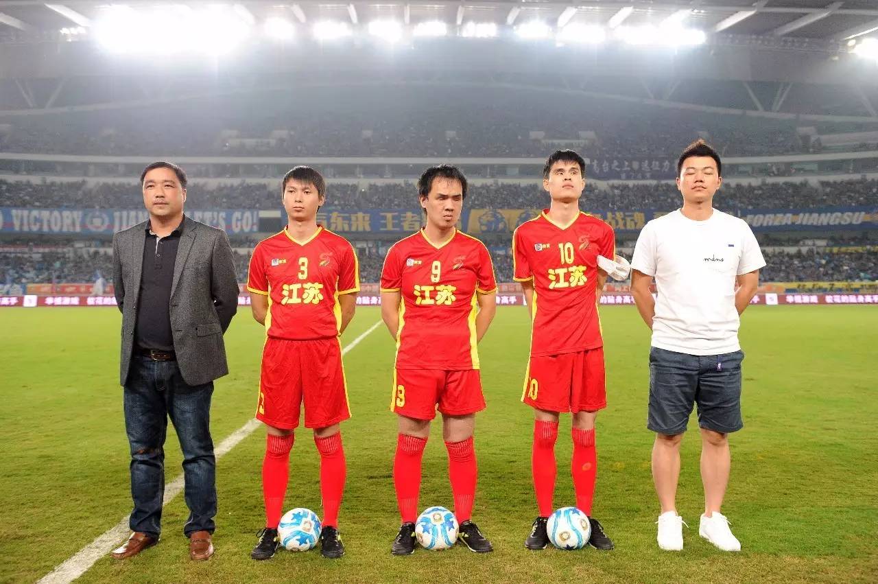 马内：C罗和我在电视里了解的一样；离开利物浦是走出舒适区（马内：我和C罗只在电视上认识；离开利物浦是为了走出舒适区）