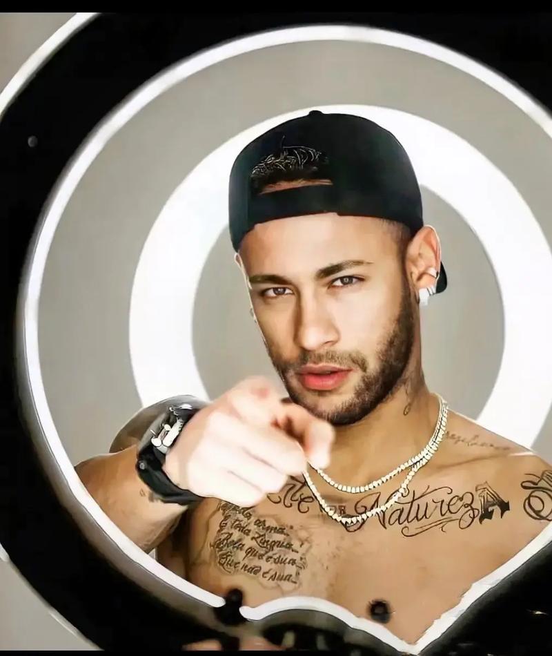 2025年免签球员德转身价排名：戴维以4500万欧排名第一（德转2025年免签球员身价榜：戴维以4500万欧居首）