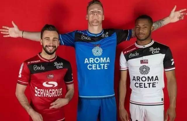 曼联客战水晶宫首发：芒特先发B费领衔，库尼亚伤缺（曼联客场战水晶宫首发出炉：芒特入选首发，B费压阵，库尼亚因伤缺席）